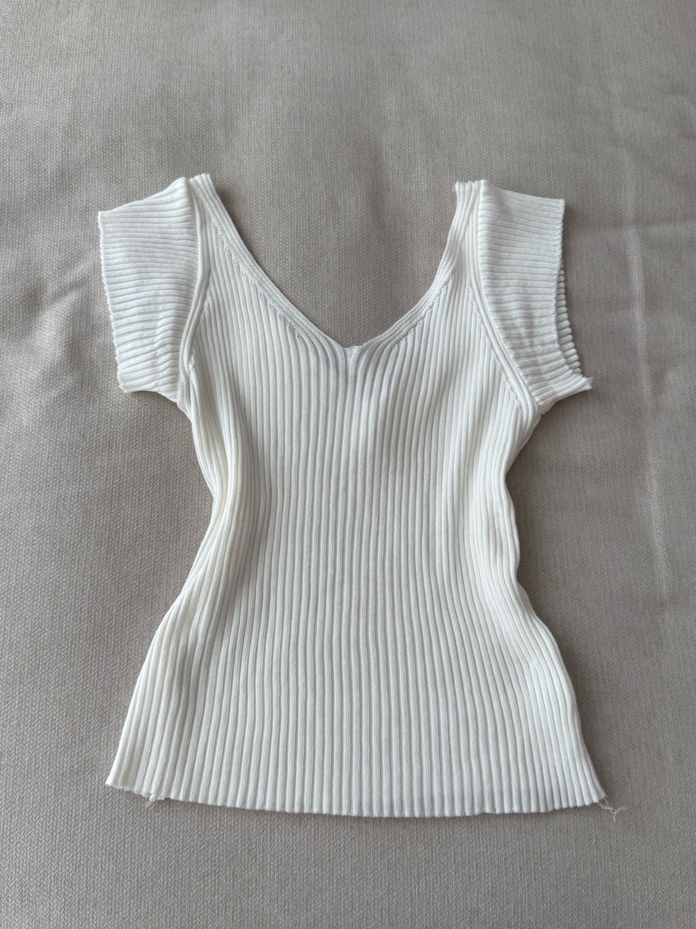Ribbed V-Neck Short Sleeve Top - White